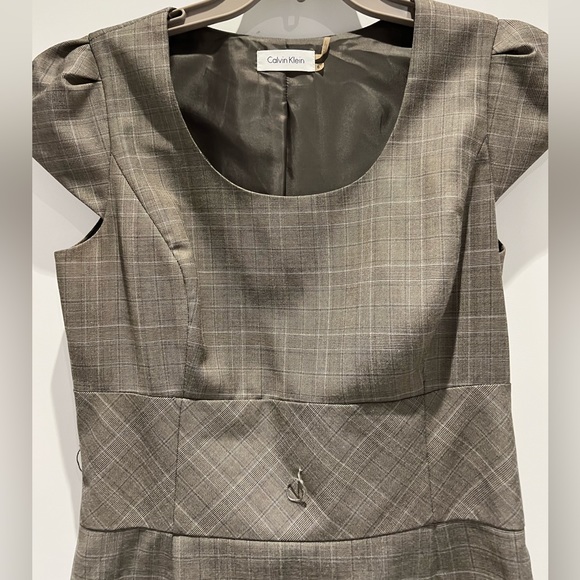 ♥️ Unique and flattering business/ day dress with cap sleeves and a belt - Picture 9 of 14